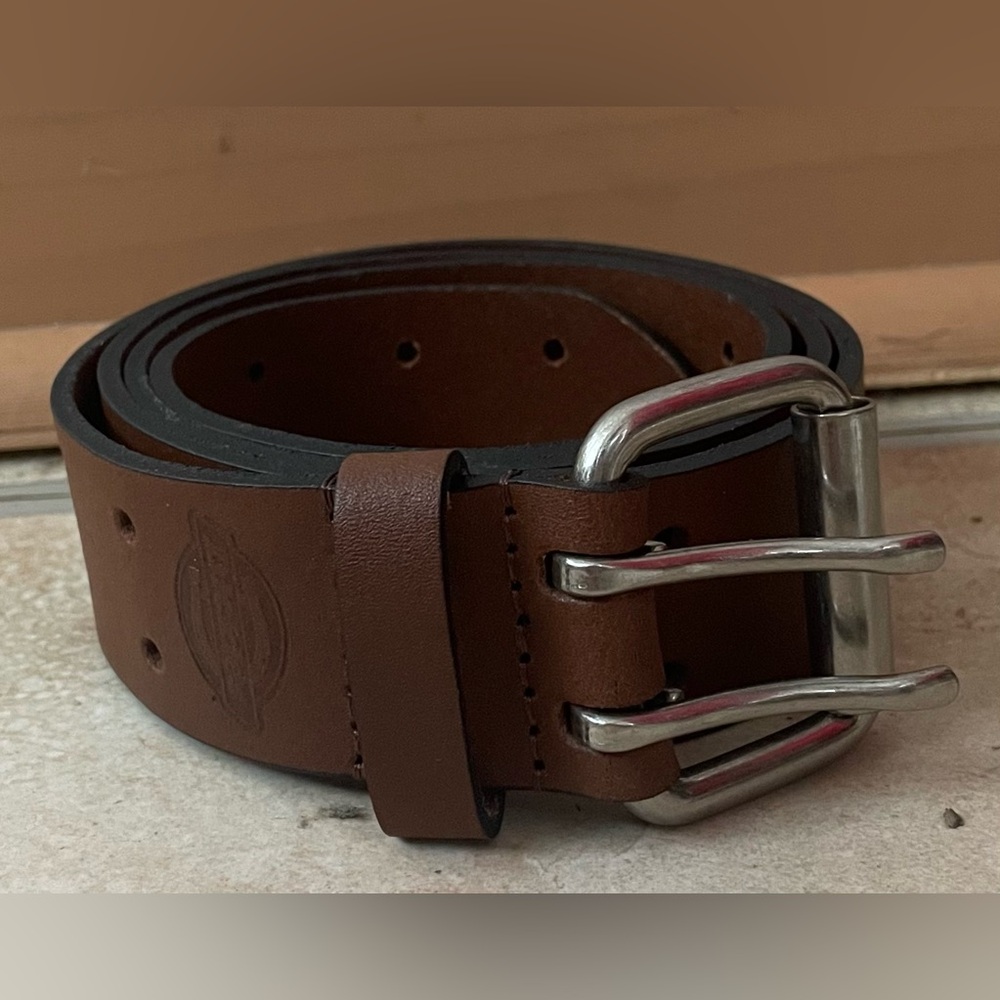 Dickies Brown Genuine Leather Men’s Belt Silver Buckle Detail; Size 38